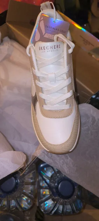 Zapatillas Skechers Beige y Blancas