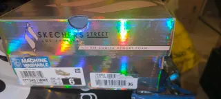 Zapatillas Skechers Beige y Blancas