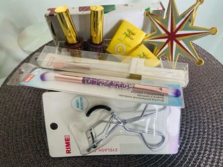 LOTE BEAUTY DE ESMALTES,PINCELES Y OTROS