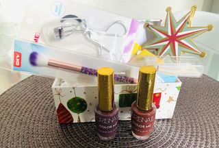 LOTE BEAUTY DE ESMALTES,PINCELES Y OTROS