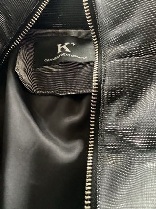 Cazadora plata abrigada y original.Es de chico.