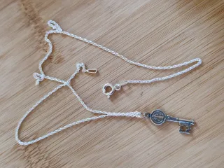 Colgante unisex Llave San Benito Plata