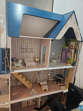 Casa de muñecas de madera