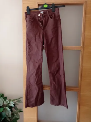 Pantalón marrón Stradivarius flare