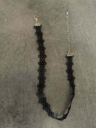 Lote choker flores y pendientes plumas