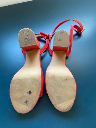 Sandali rossi con tacco Stradivarius T37