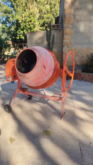 Hormigonera eléctrica naranja