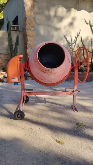 Hormigonera eléctrica naranja