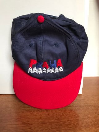 Gorra azul y roja con bordado Praga