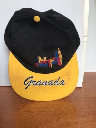 Gorra azul y roja con bordado Praga
