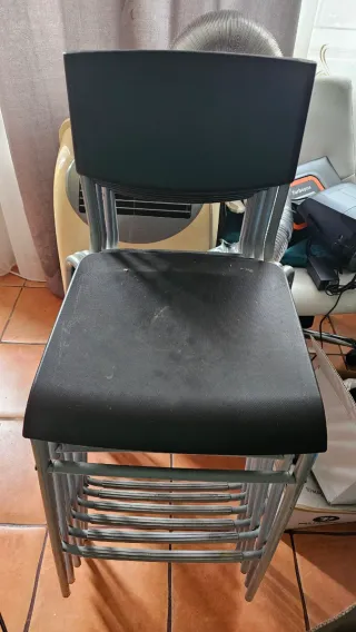 Sedie, tavoli e sgabelli