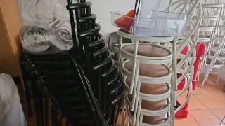 Sedie, tavoli e sgabelli