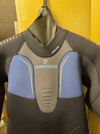 Traje semiseco de buceo marca subacqua
