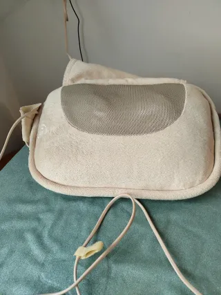 Cuscino cervicale in pile beige