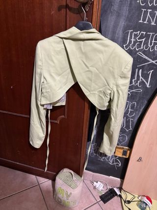 Giacca cropped Bershka verde
