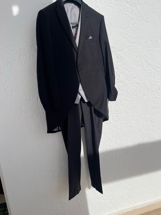 Traje de boda clásico negro satinado