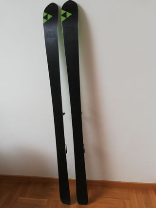 Esquís de travesía Fischer con fijaciones Dynafit