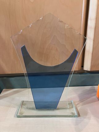 Trofeo in vetro blu