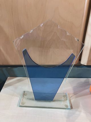 Trofeo in vetro blu