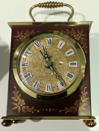 Reloj de mesa antiguo dorado