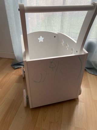 Caja de madera para juguetes con estrellas