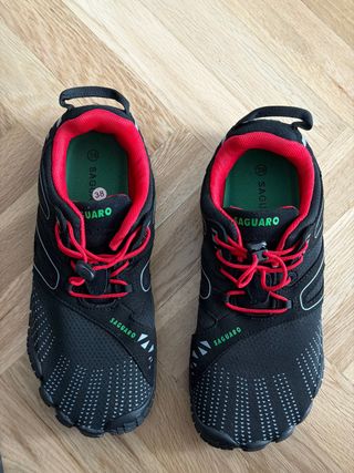 Zapatillas Saguaro Talla 38 Negras/Rojas Sin uso.