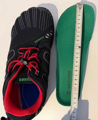 Zapatillas Saguaro Talla 38 Negras/Rojas Sin uso.