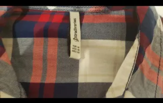 Camisa de cuadros roja y azul