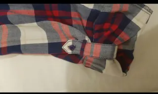 Camisa de cuadros roja y azul