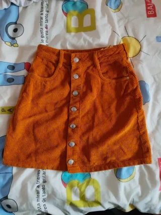 Falda naranja de pana con botones