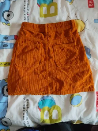 Falda naranja de pana con botones