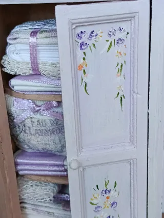 Armadietto dipinto a mano miniatura