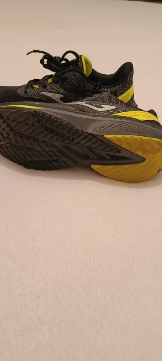 Zapatillas Joma Negras y Amarillas