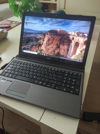 Portátil Acer Aspire 5057G