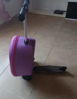 Maleta infantil con patinete