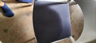 4 Sillas de Plástico con Cojín Gris