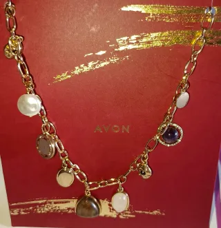 Collar Avon Dorado con Dijes