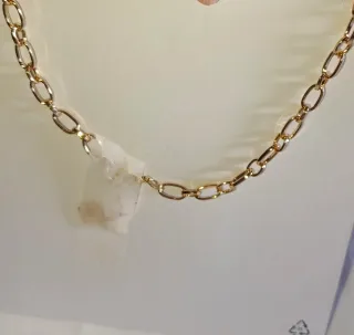 Collar Avon Dorado con Dijes