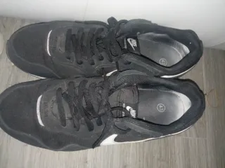 Zapatillas Nike Negras y Blancas