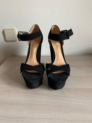 Sandali con tacco nero