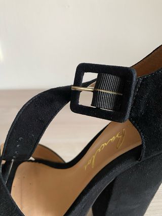 Sandali con tacco nero