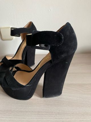 Sandali con tacco nero