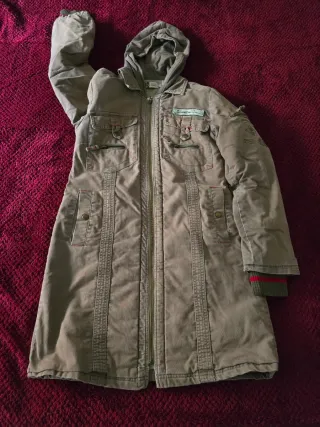 Abrigo largo con capucha