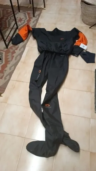 Traje seco vela Typhoon negro/naranja