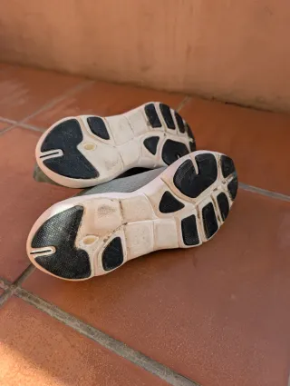 Zapatilla deportiva Kalenji verde y blanco