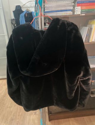 Zara Pelliccia Sintetica Nera Cappuccio