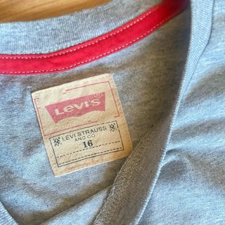Camiseta Levi's Gris Talla 16 dos usos impecable
