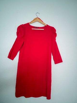 Vestido rojo Stradivarius volantes Talla M