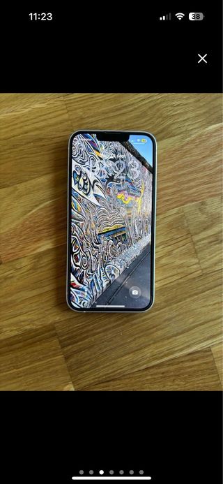 iPhone 14 con accessori