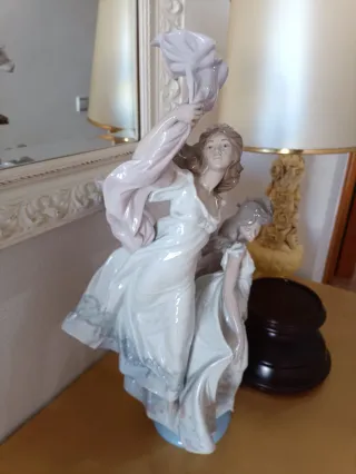 Figura Lladro Alegoría a la Libertad en perfecto e